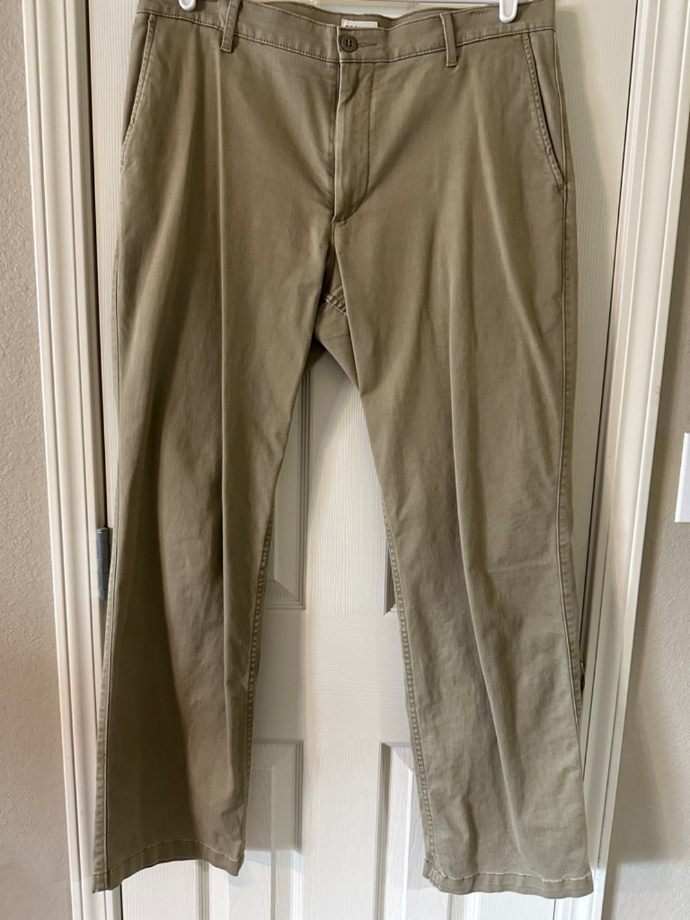 Dockers Men's Chinos in Olive